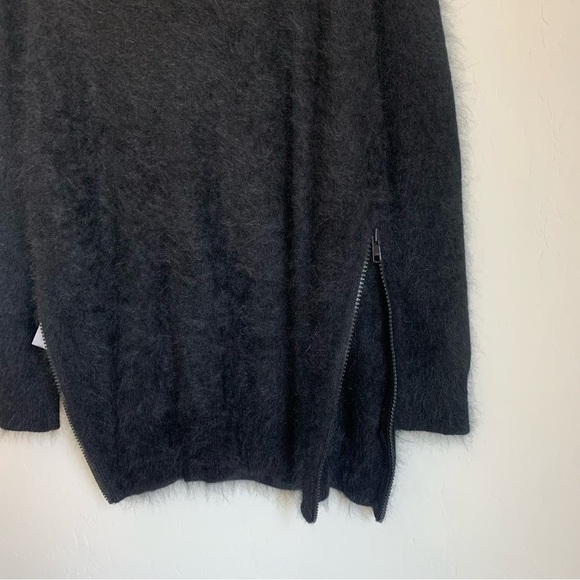 Angora Blend Black Fuzzy Gray Floral Circle Designer Inspired Tunic Sweater Sz 6 - Picture 6 of 9